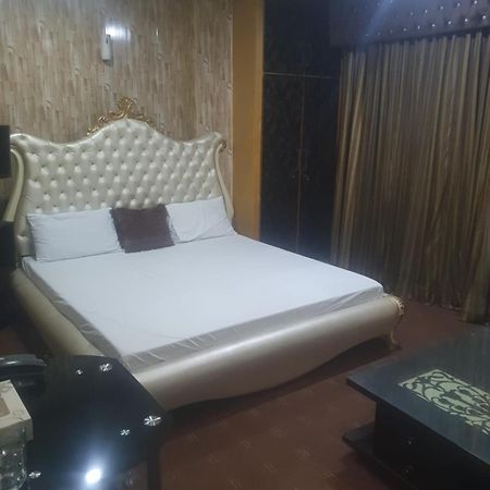 Town Guest House Toba Tek Singh Ngoại thất bức ảnh