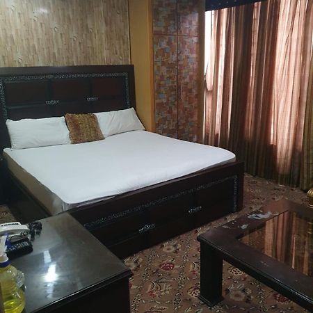 Town Guest House Toba Tek Singh Ngoại thất bức ảnh