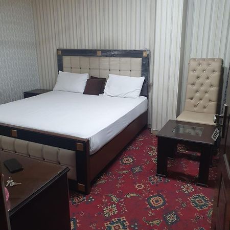 Town Guest House Toba Tek Singh Ngoại thất bức ảnh