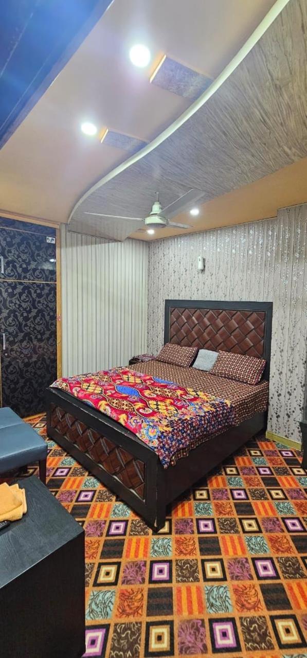 Town Guest House Toba Tek Singh Ngoại thất bức ảnh