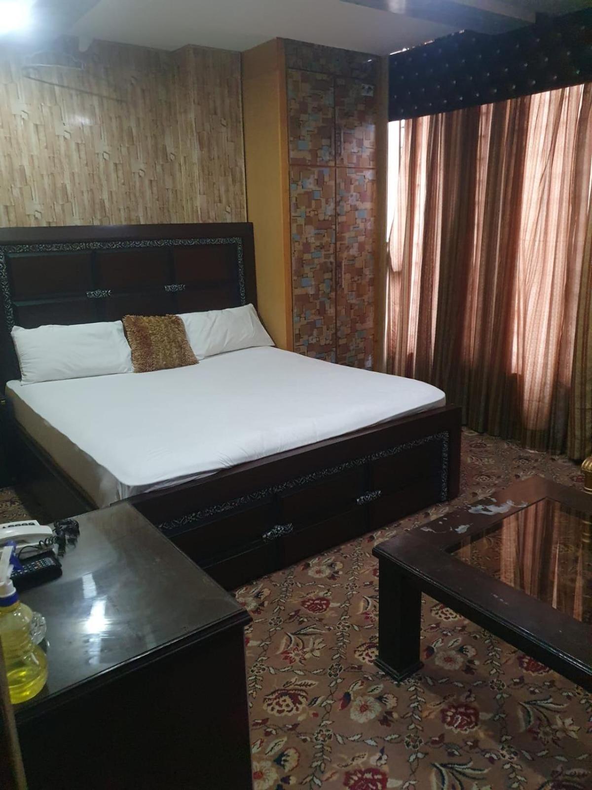 Town Guest House Toba Tek Singh Ngoại thất bức ảnh