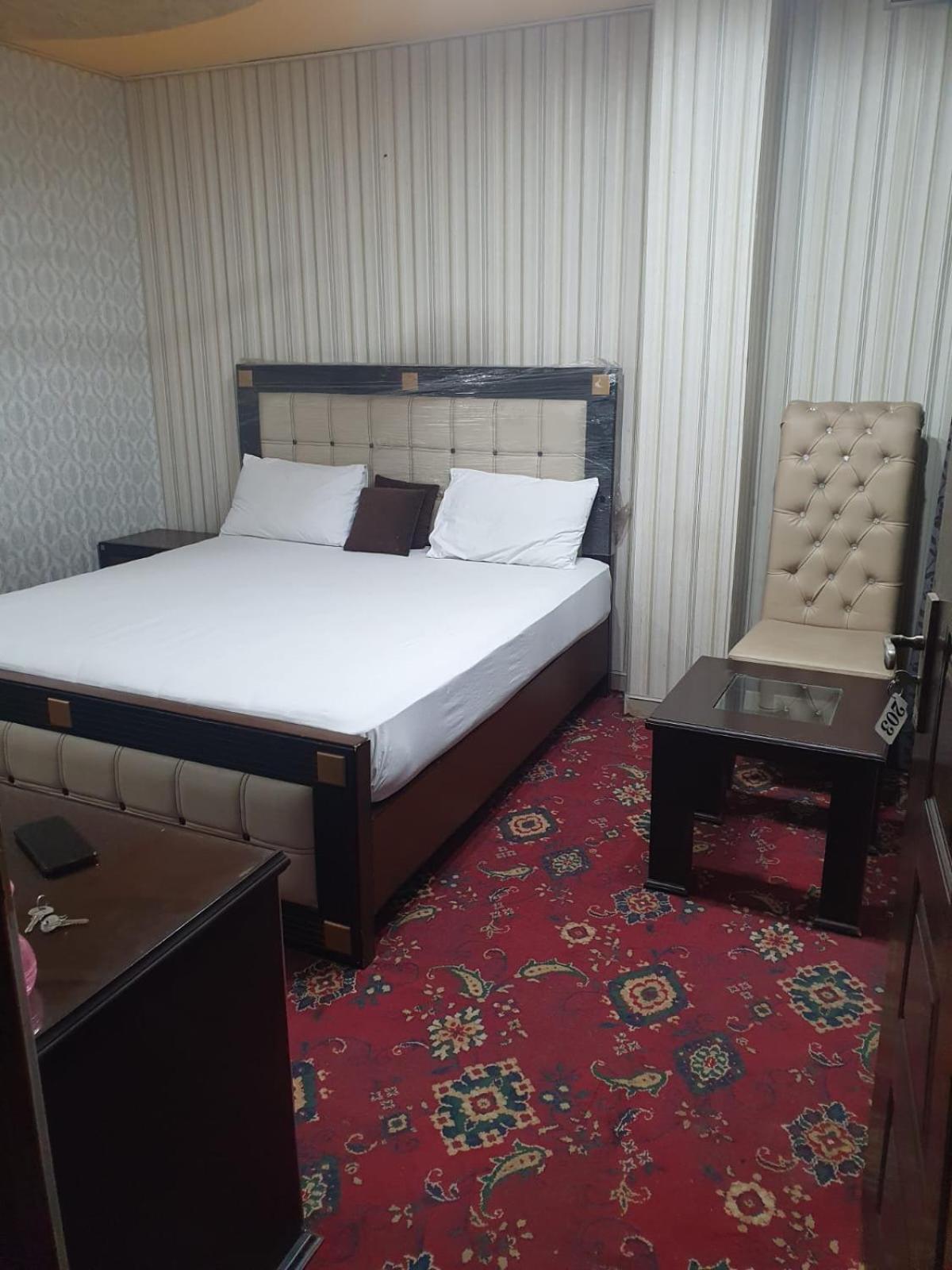 Town Guest House Toba Tek Singh Ngoại thất bức ảnh